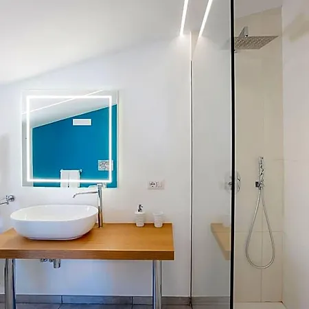 Casa Clementina Marciano Bed & Breakfast 4*